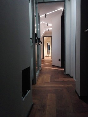 Otmarfloor_Pavimento pvc click_Contesse_Isocore_Herryngbone col Brown