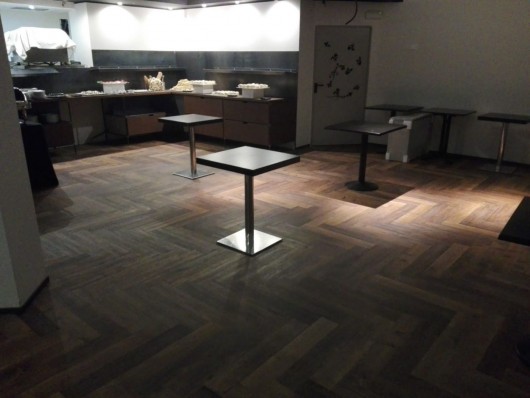 Otmarfloor_Pavimento pvc click_Contesse_Isocore_Herryngbone col Brown